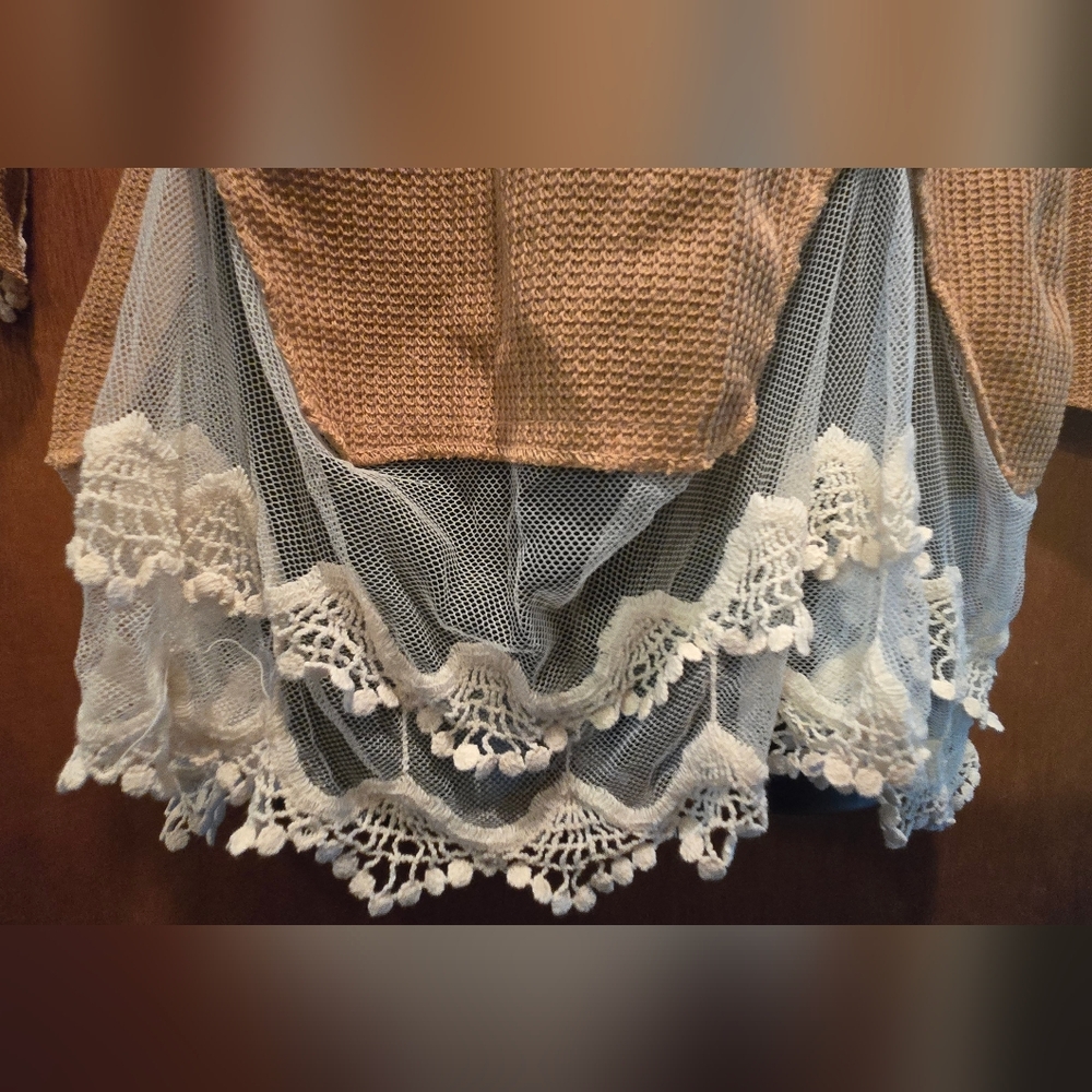 ♥️Korea Kids Tan Lace Trim Top SzM NEW - Picture 4 of 8